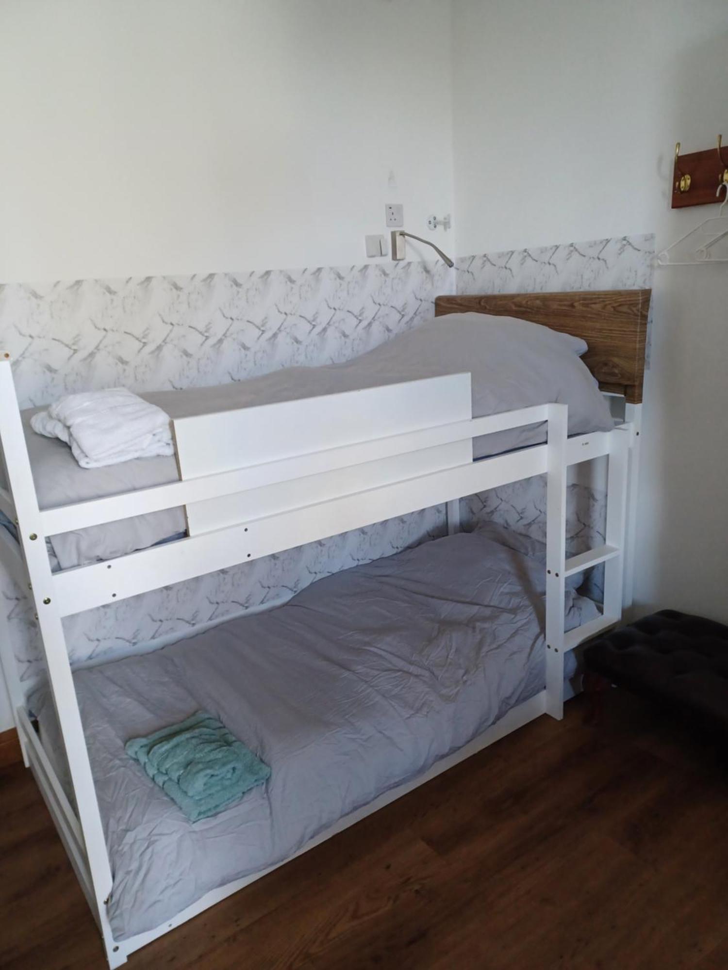 Voyage Hostel - Ensuite Family Rooms With Shared Kitchen Дъглас Екстериор снимка