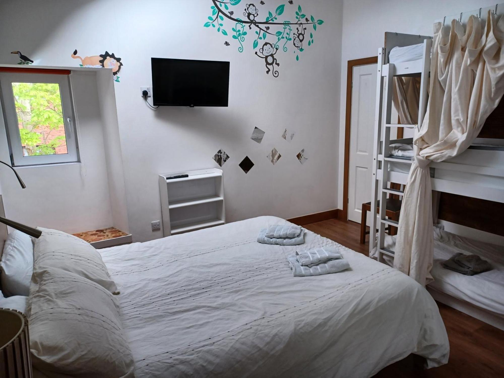 Voyage Hostel - Ensuite Family Rooms With Shared Kitchen Дъглас Екстериор снимка